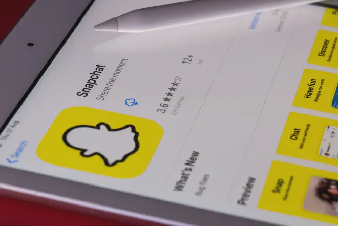 A screenshot of the Snapchat settings demonstrating how to disable snapchat temporarily