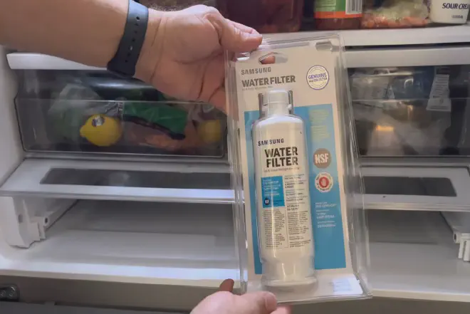 An illustrated guide on how to change filter in Samsung fridge